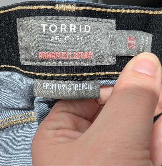 Torrid Dark Wash Bombshell Skinny Premium Stretch High-Rise Jean in Size 20R - Picture 12 of 15